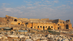 Runtuhan Panggung Colisseum Hieropolis Pamukkale