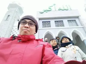 Di Hadapan Masjid Itaewon Seoul Korea Trip